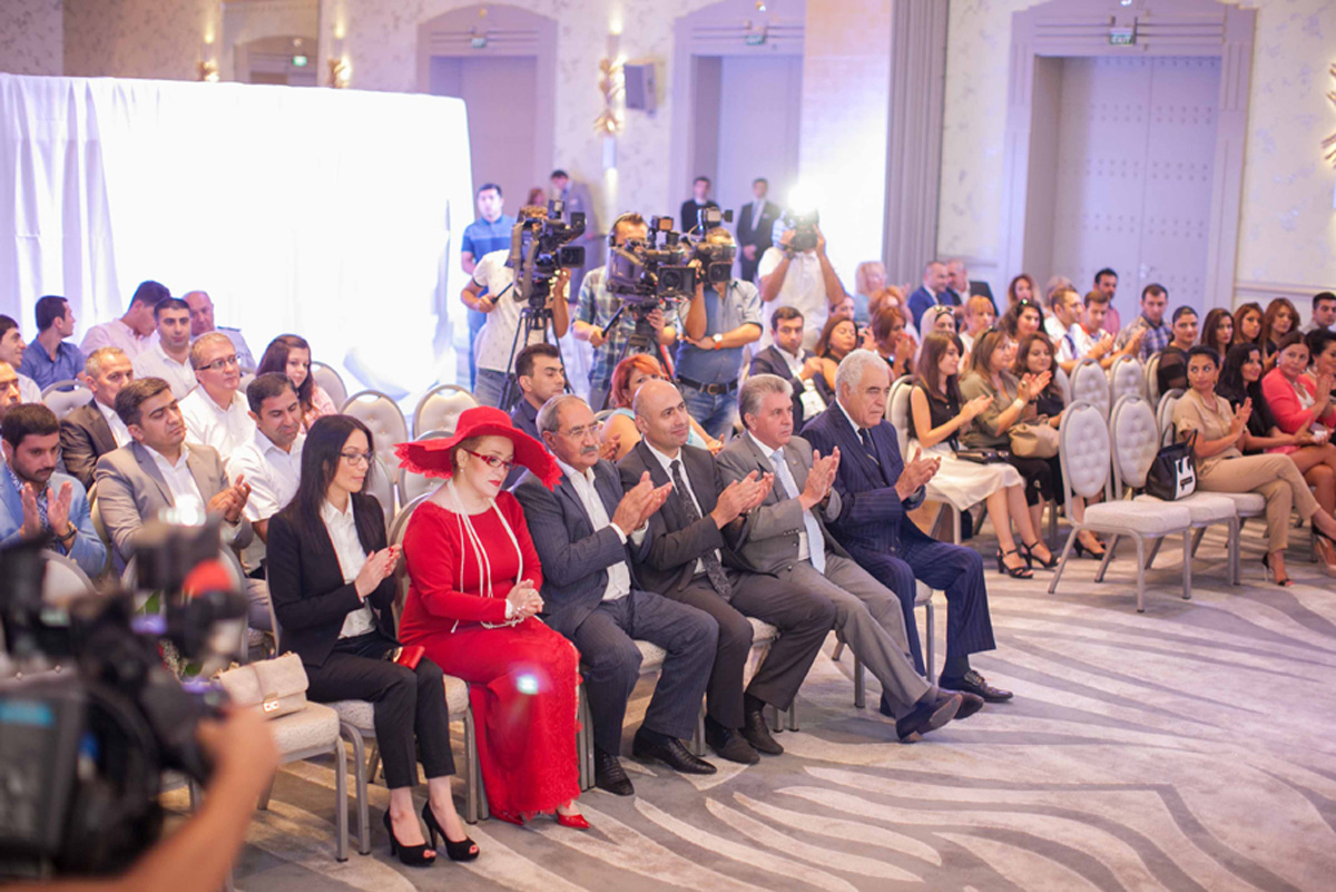 На американском телеканале представлен сюжет о выставке Нуриды Курбановой "Душа пламени" (ВИДЕО,ФОТО)