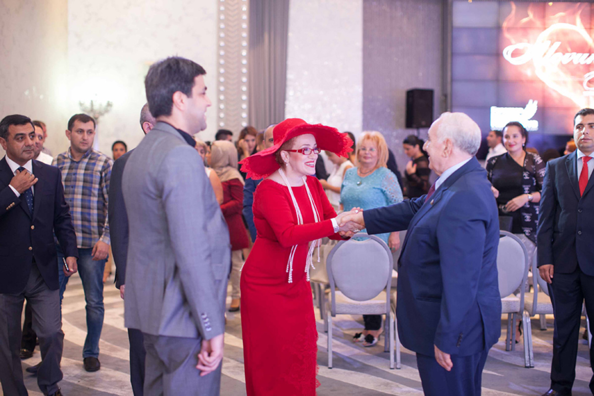 На американском телеканале представлен сюжет о выставке Нуриды Курбановой "Душа пламени" (ВИДЕО,ФОТО)