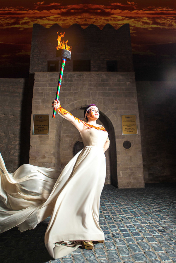 На американском телеканале представлен сюжет о выставке Нуриды Курбановой "Душа пламени" (ВИДЕО,ФОТО)