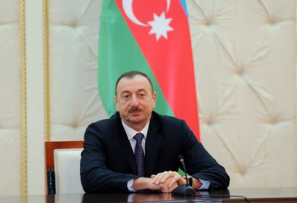 Президент Ильхам Алиев поздравил президента Кореи