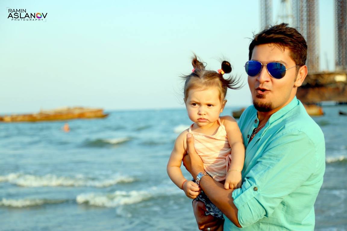 Семейная идиллия Аян Бабакишиевой на берегу Каспия  (ФОТО)