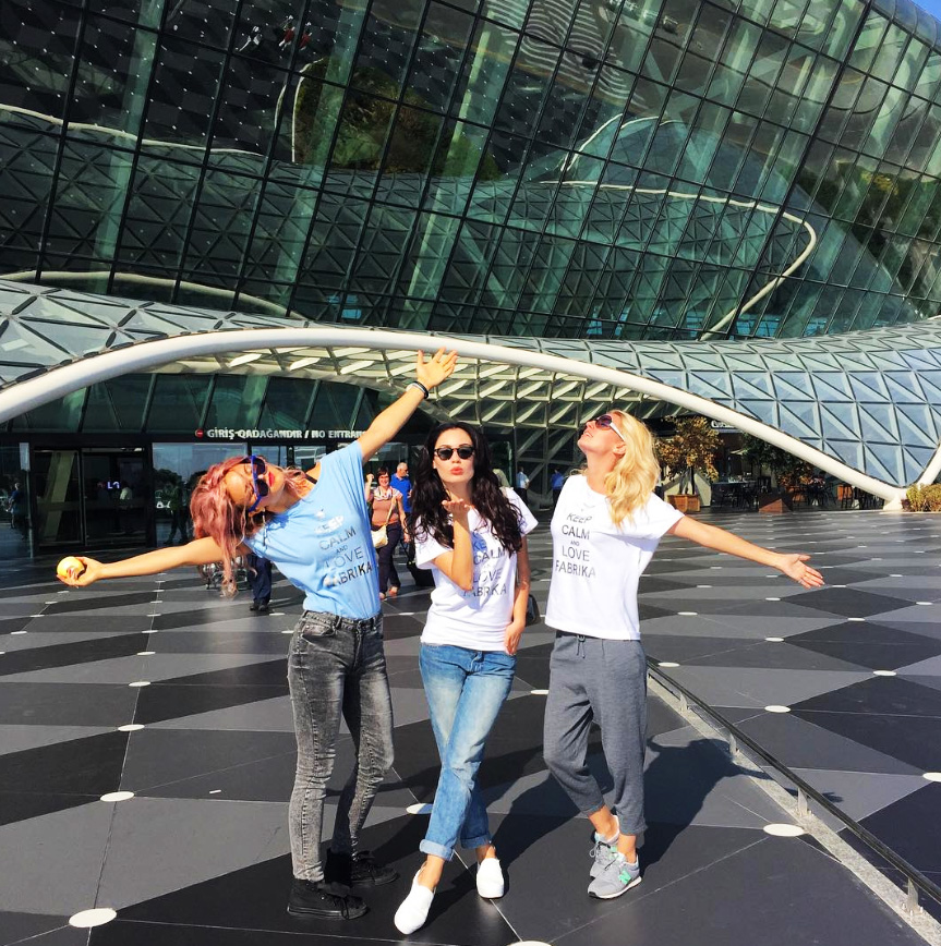 Солистки российской группы "Фабрика" показали поклонникам Баку (ВИДЕО, ФОТО)