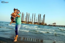 Семейная идиллия Аян Бабакишиевой на берегу Каспия  (ФОТО)