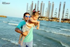 Семейная идиллия Аян Бабакишиевой на берегу Каспия  (ФОТО)