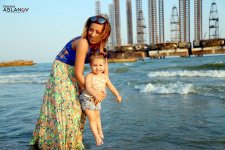 Семейная идиллия Аян Бабакишиевой на берегу Каспия  (ФОТО)