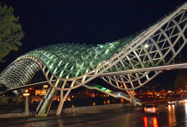 Протест азербайджанских художников против привычной искусственности