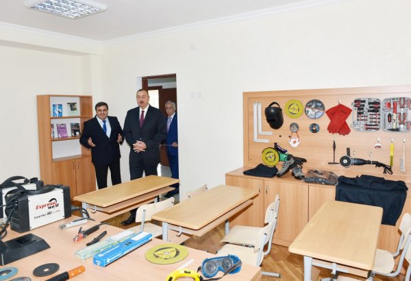 Президент Азербайджана ознакомился с состоянием Бакинского профлицея №5 после реконструкции