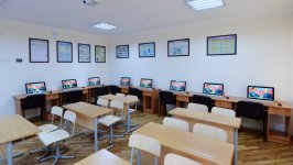 Президент Азербайджана ознакомился с состоянием Бакинского профлицея №5 после реконструкции