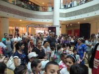 Азербайджанские звезды провели для детей сладкий вечер с сюрпризами (ФОТО)