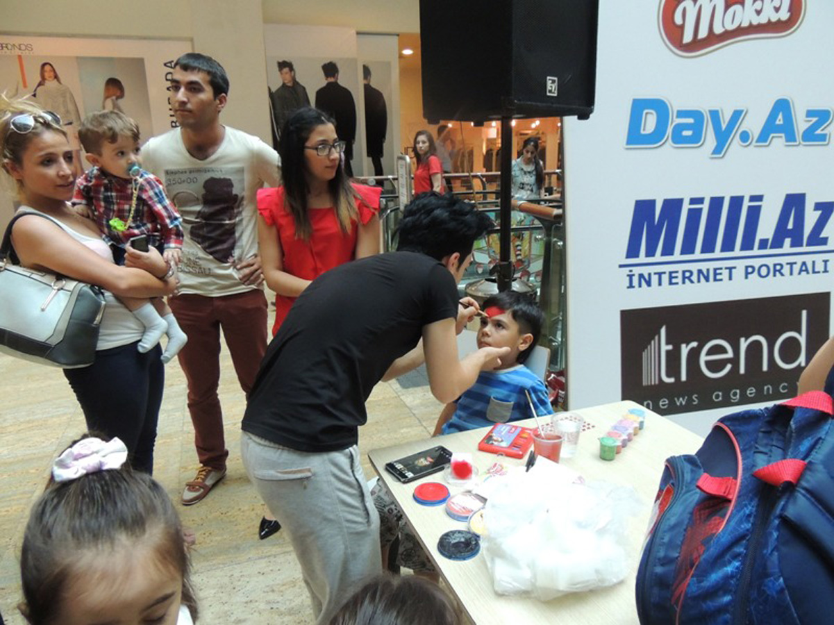 Азербайджанские звезды провели для детей сладкий вечер с сюрпризами (ФОТО)