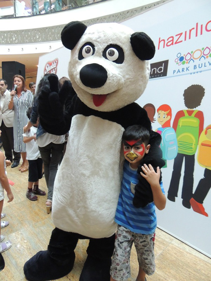 Азербайджанские звезды провели для детей сладкий вечер с сюрпризами (ФОТО)