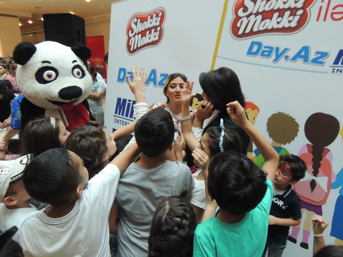 Азербайджанские звезды провели для детей сладкий вечер с сюрпризами (ФОТО)