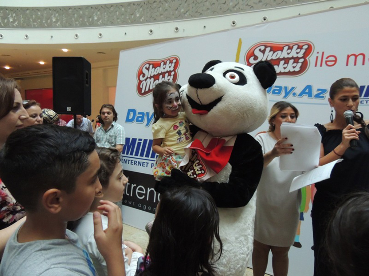 Азербайджанские звезды провели для детей сладкий вечер с сюрпризами (ФОТО)