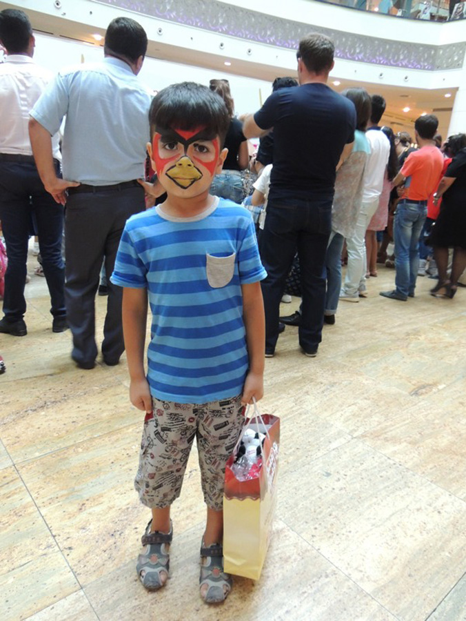 Азербайджанские звезды провели для детей сладкий вечер с сюрпризами (ФОТО)