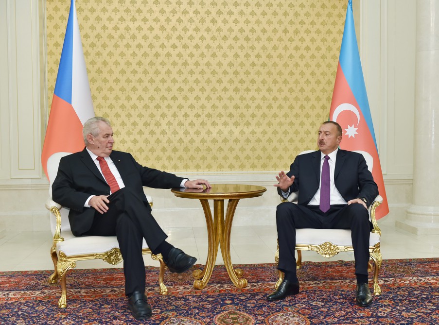 Состоялась встреча президентов Азербайджана и Чехии один на один