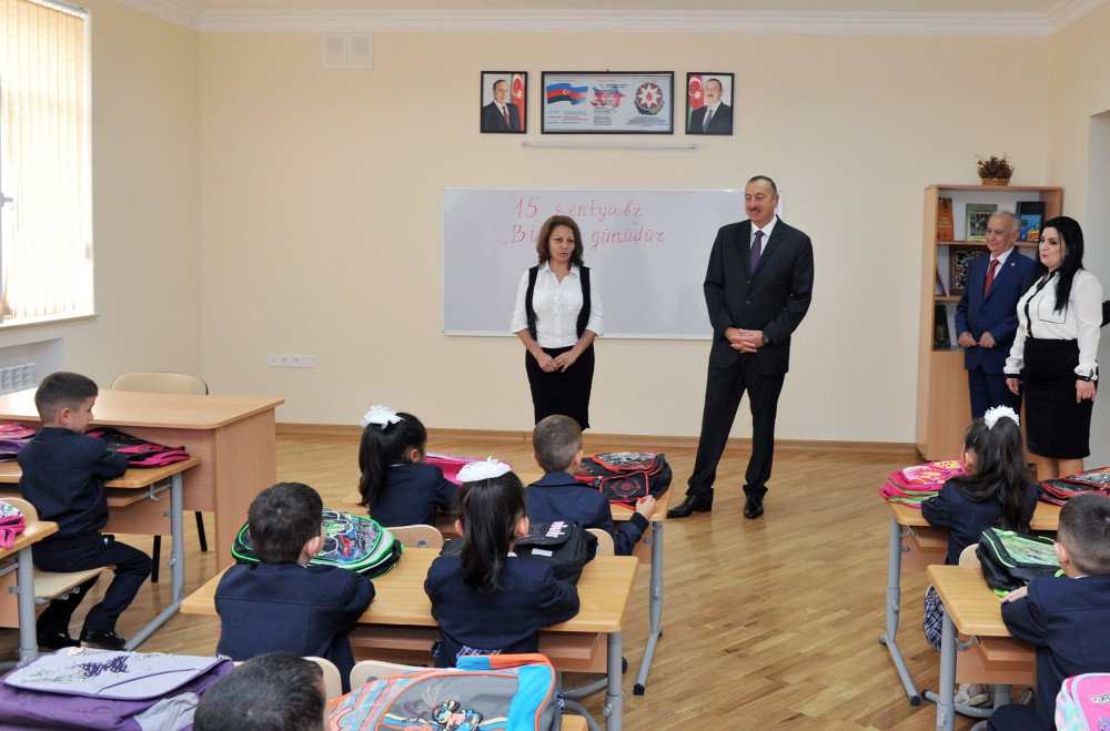Президент Азербайджана ознакомился с условиями в бакинской средней школе после реконструкции (ФОТО)