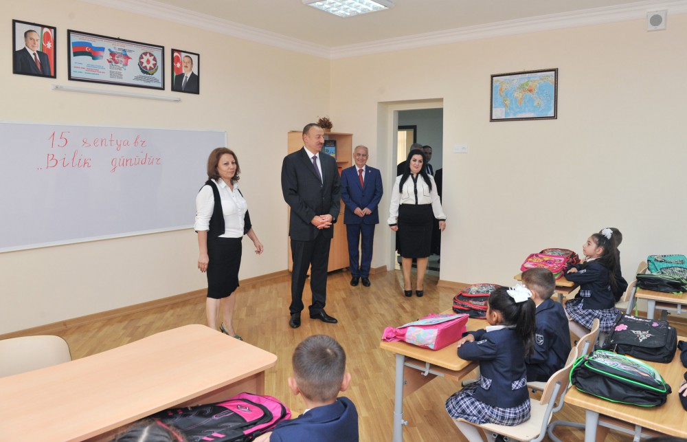 Президент Азербайджана ознакомился с условиями в бакинской средней школе после реконструкции (ФОТО)