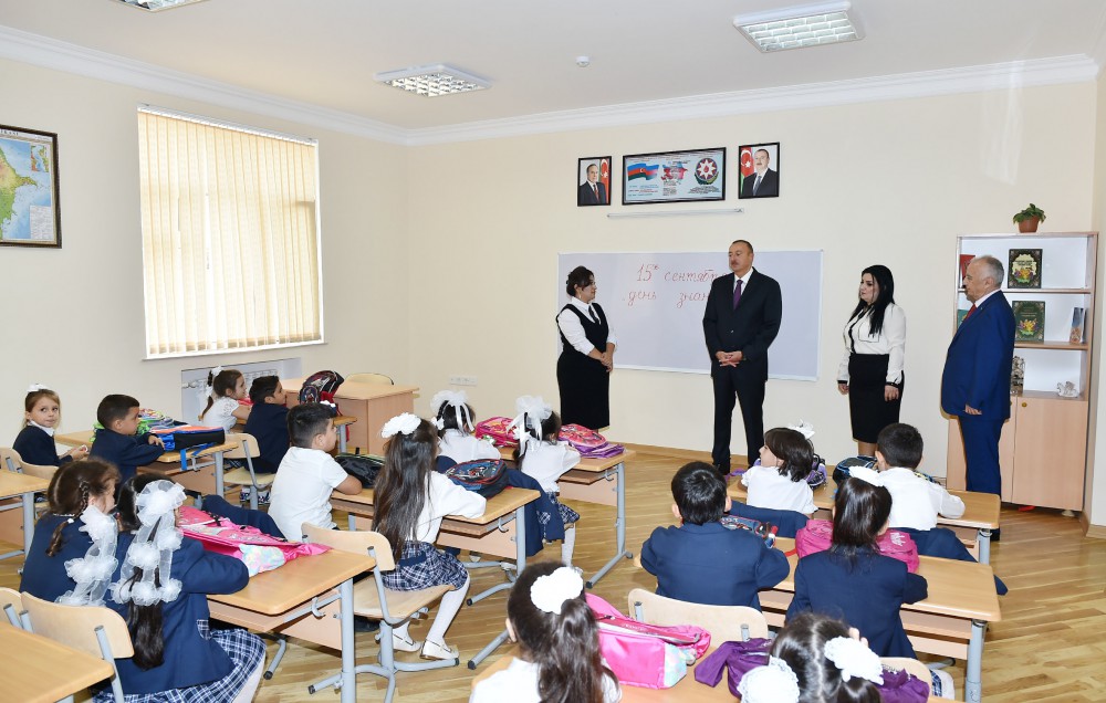 Президент Азербайджана ознакомился с условиями в бакинской средней школе после реконструкции (ФОТО)