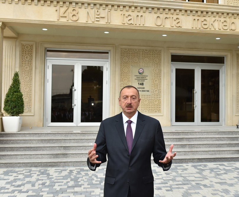 Президент Азербайджана ознакомился с условиями в бакинской средней школе после реконструкции (ФОТО)