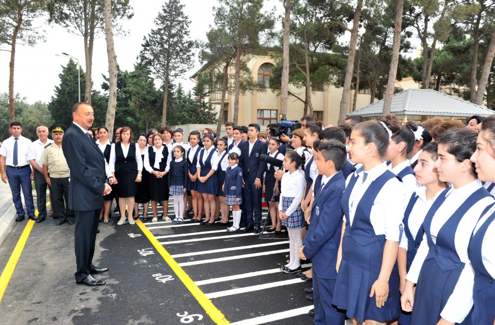 Президент Азербайджана ознакомился с условиями в бакинской средней школе после реконструкции (ФОТО)