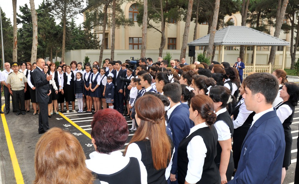 Президент Азербайджана ознакомился с условиями в бакинской средней школе после реконструкции (ФОТО)