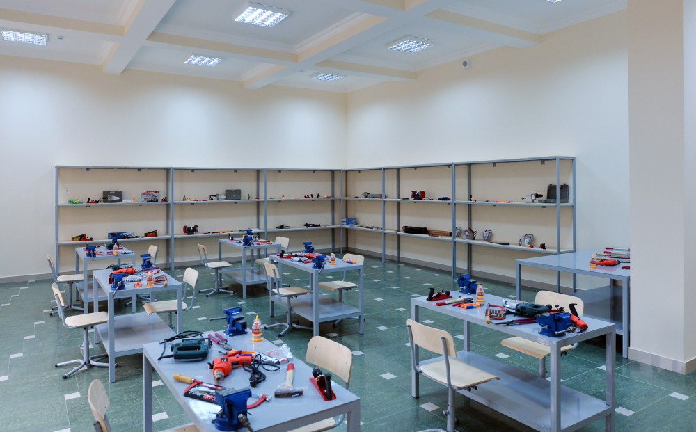 Президент Азербайджана ознакомился с условиями в бакинской средней школе после реконструкции (ФОТО)