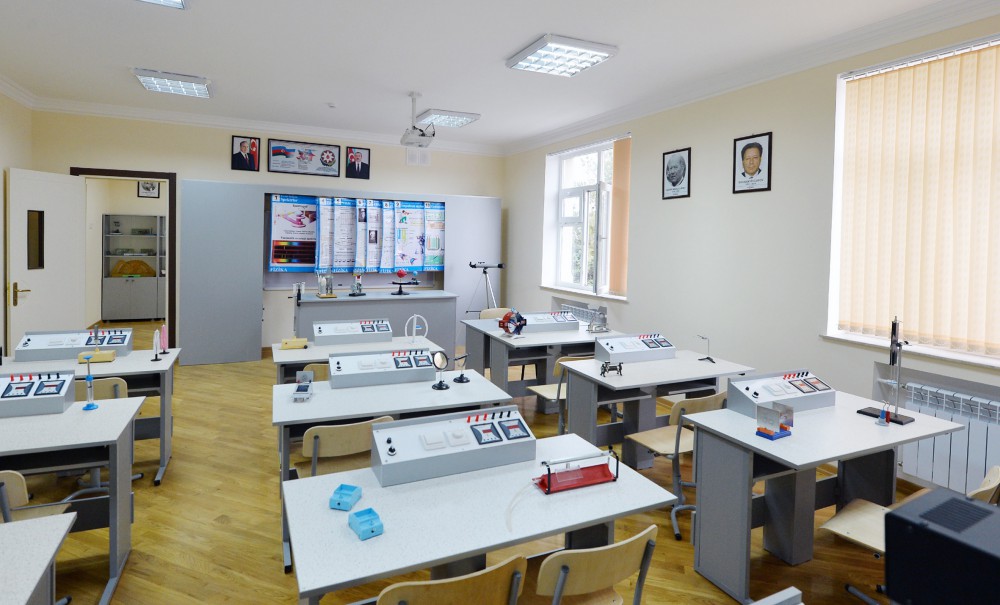 Президент Азербайджана ознакомился с условиями в бакинской средней школе после реконструкции (ФОТО)