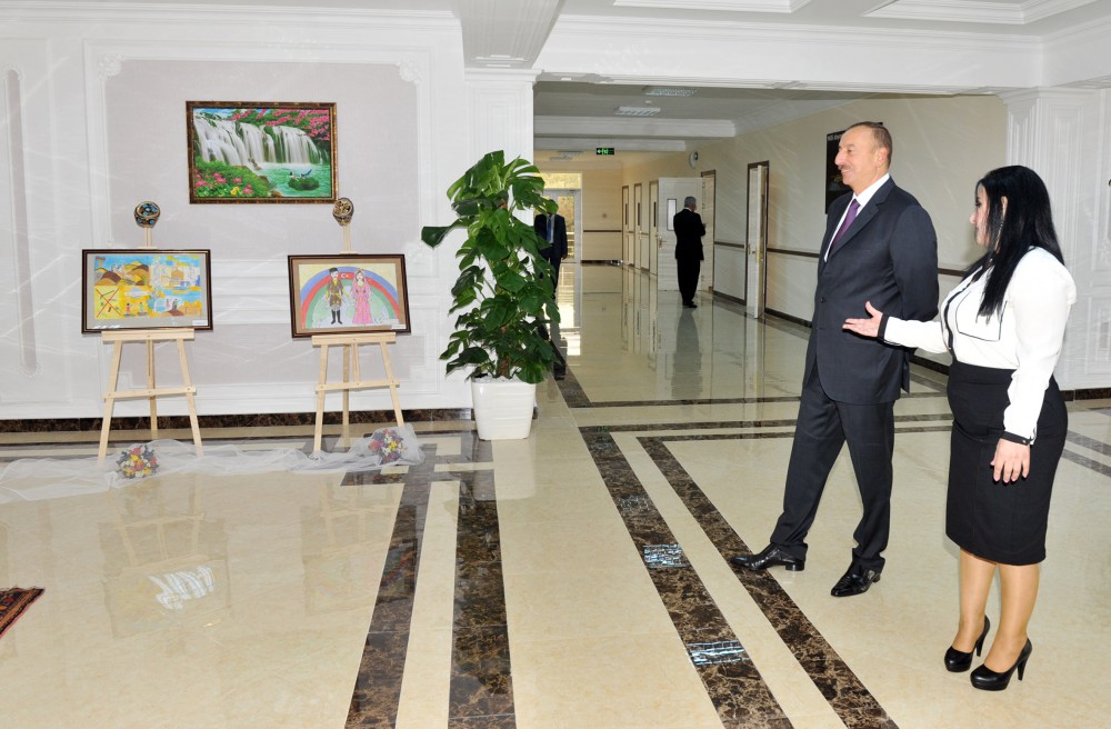 Президент Азербайджана ознакомился с условиями в бакинской средней школе после реконструкции (ФОТО)