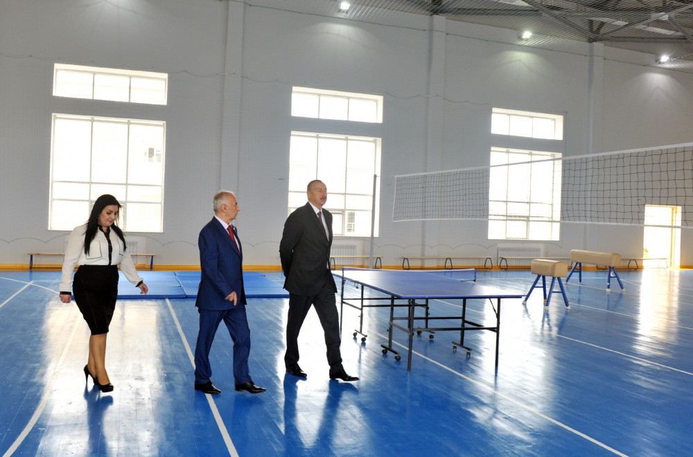 Президент Азербайджана ознакомился с условиями в бакинской средней школе после реконструкции (ФОТО)