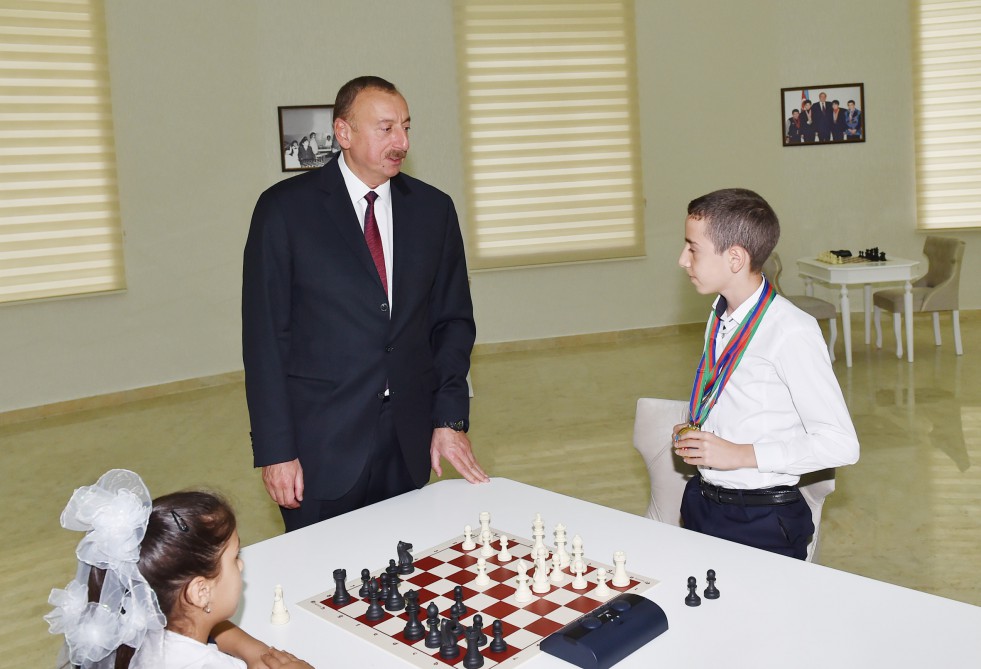 Президент Ильхам Алиев принял участие в открытии Шахматной школы в Агсу (ФОТО)