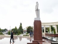 Ильхам Алиев прибыл в Агсуинский район (ФОТО)