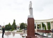 Ильхам Алиев прибыл в Агсуинский район (ФОТО)