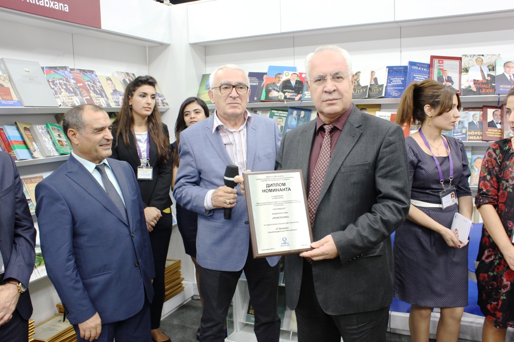 Активные участники Бакинской книжной выставки-ярмарки отмечены дипломами (ФОТО)