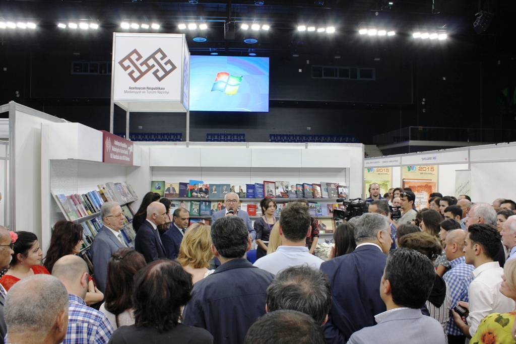 Активные участники Бакинской книжной выставки-ярмарки отмечены дипломами (ФОТО)