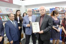 Активные участники Бакинской книжной выставки-ярмарки отмечены дипломами (ФОТО)