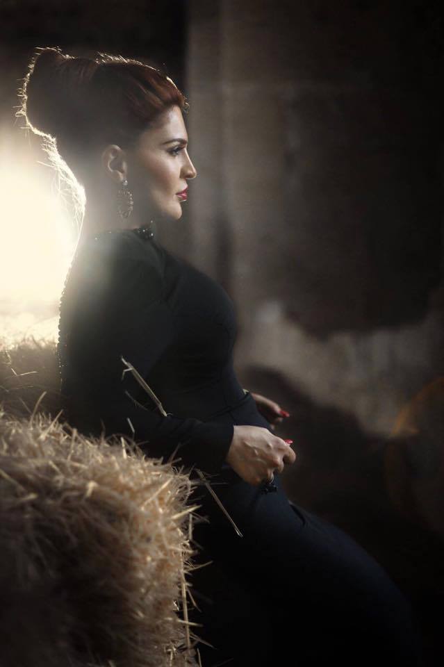 Певица Хатун в виноградном саду (ФОТО)