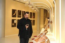 Стивен Сигал хотел бы дать концерт в Центре Гейдара Алиева (ФОТО)