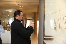 Стивен Сигал хотел бы дать концерт в Центре Гейдара Алиева (ФОТО)