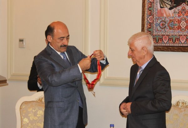 Народному поэту Азербайджана вручен орден "Шараф" (ФОТО)