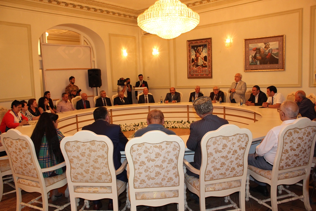 Народному поэту Азербайджана вручен орден "Шараф" (ФОТО)