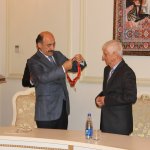 Народному поэту Азербайджана вручен орден "Шараф" (ФОТО)