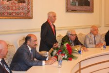 Народному поэту Азербайджана вручен орден "Шараф" (ФОТО)