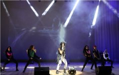 Безумный драйв Нюши в Баку – цветы от принцесс, селфи, эмоции (ФОТО)