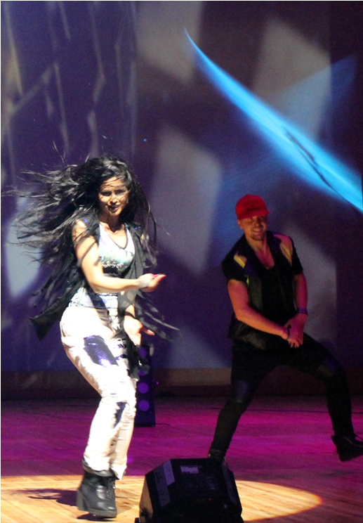 Безумный драйв Нюши в Баку – цветы от принцесс, селфи, эмоции (ФОТО)