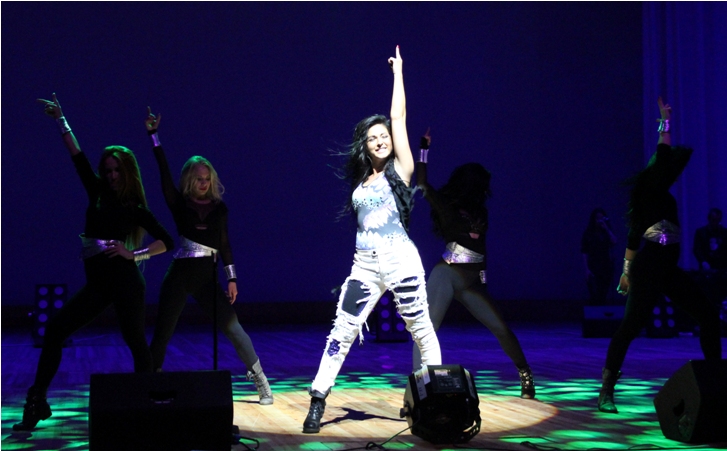 Певица Нюша после выступления в Баку уйдет со сцены (ФОТО)