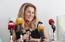 Роза Зяргярли призвала шоу-звезд продавать наряды (ФОТО)