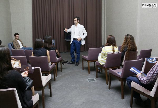 Член Королевского фотографического общества Великобритании открыл в Баку школу (ФОТО)