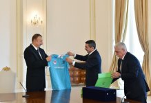 Президент Ильхам Алиев встретился с членами сборной Азербайджана по поло