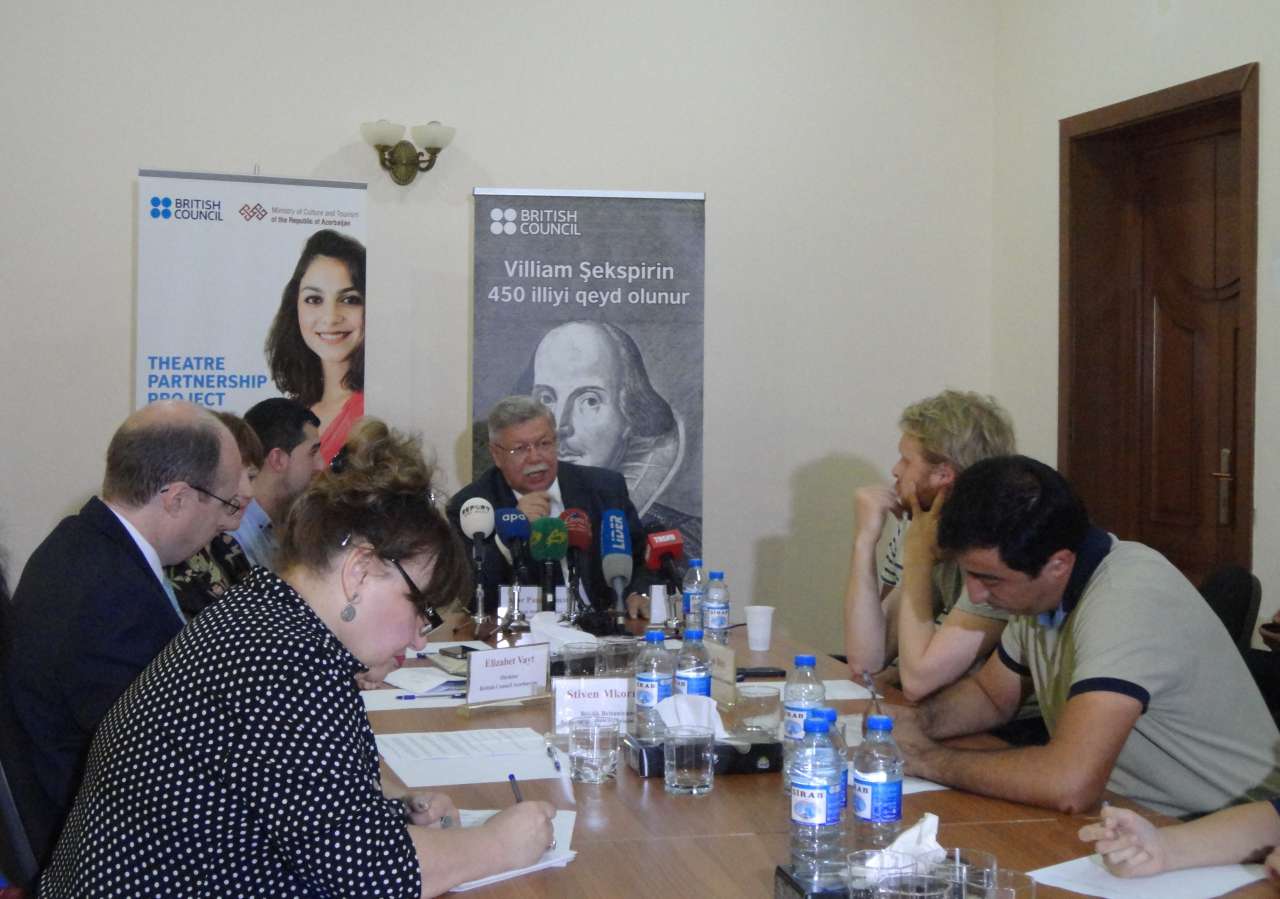 Легендарный театр «Глобус» показал в Баку «Гамлета»