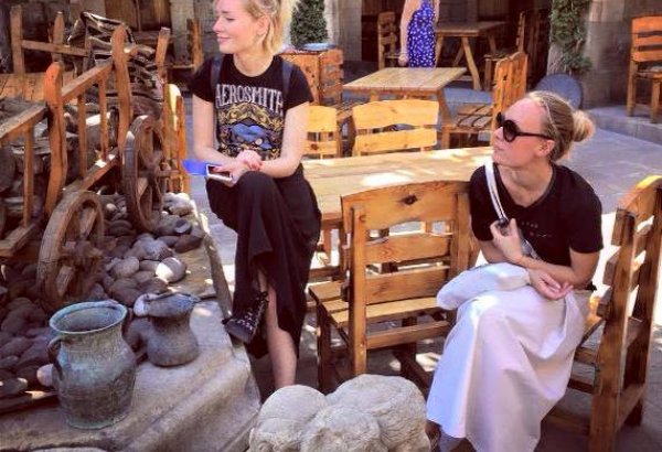 Звезды российского кино прогулялись по Баку (ФОТО)